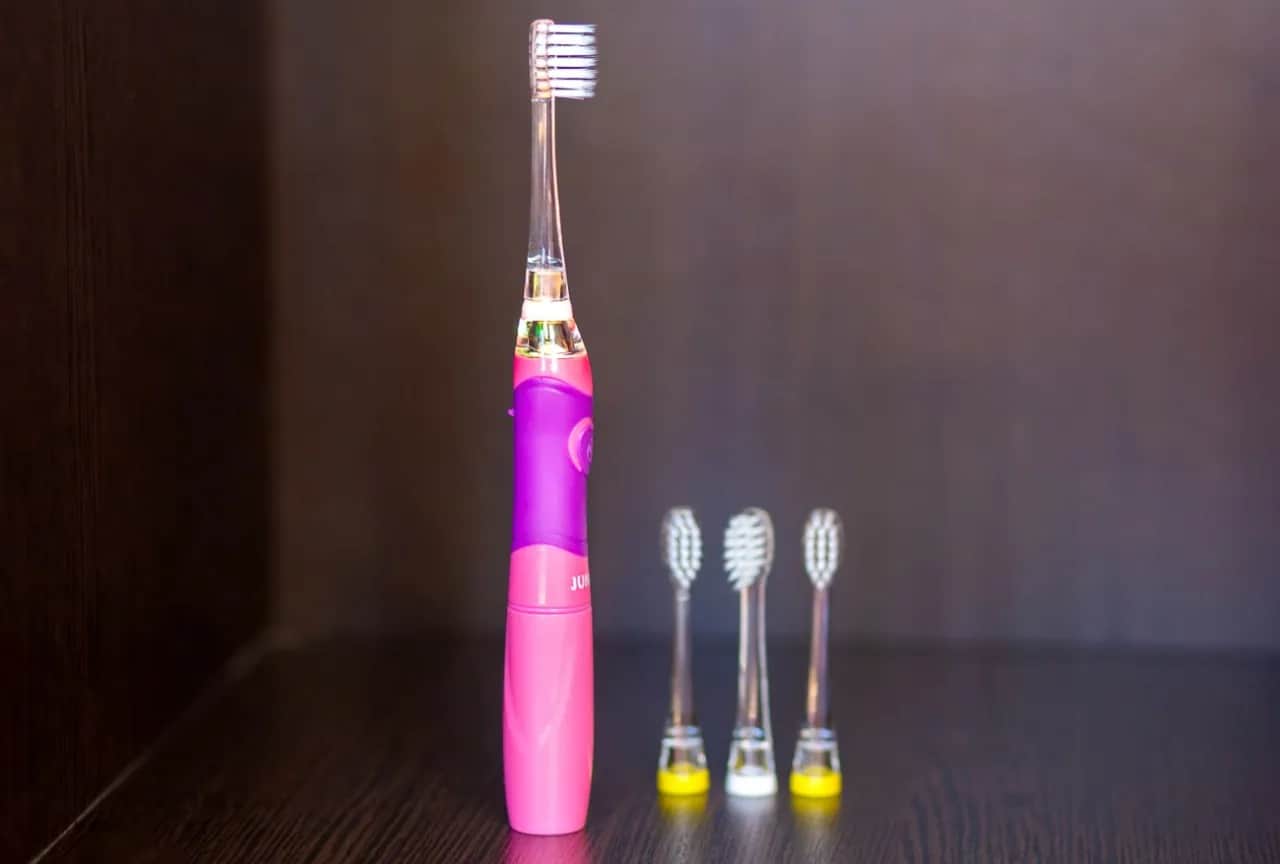 Szczoteczka soniczna dla 10-latka: jak wybrać najlepszą? Poradnik