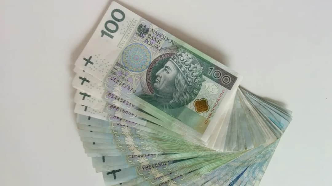 Ile kosztuje aparat na dolny łuk? Wszystkie opłaty i czy to możliwe?