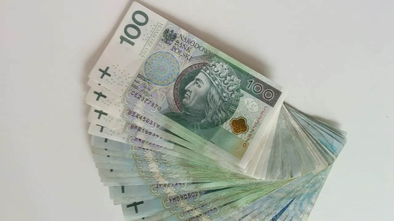 Ile kosztuje aparat na dolny łuk? Wszystkie opłaty i czy to możliwe?